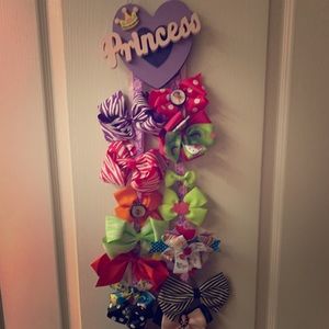 Hand made girly bow holder &20 pre loved hair bows